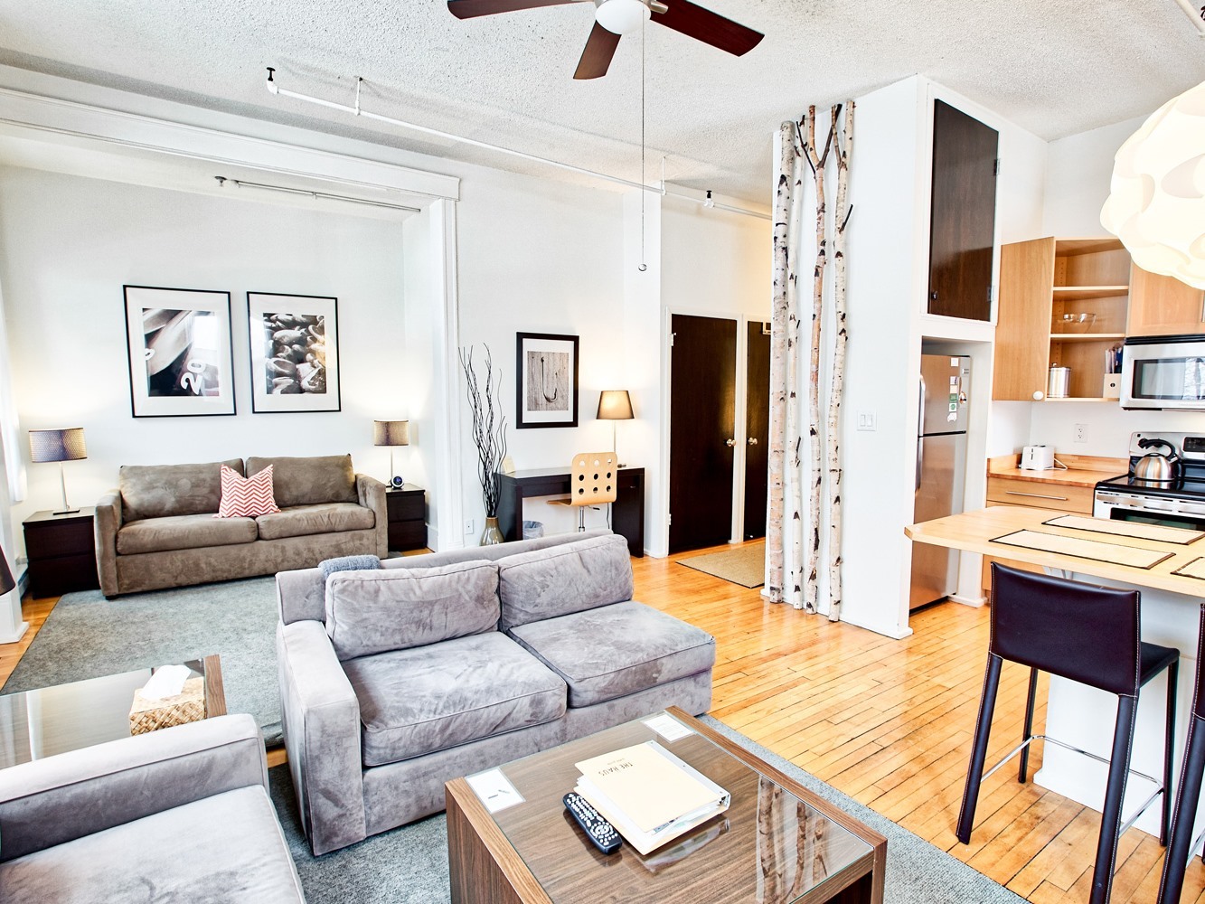 Suite 02: Queen Partial Lake view