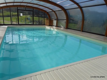 piscine couverte chauffée en saison - gîte Domaine Le Clos du Phare Normandie