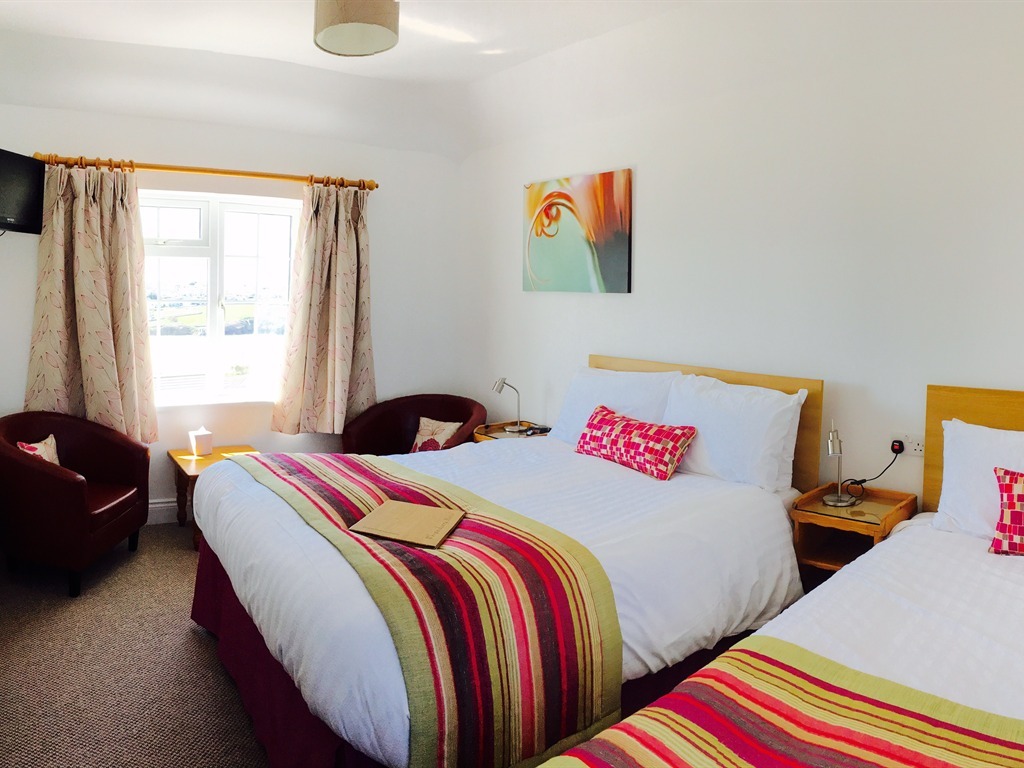 Double Room with Sea View and Extra Bed - Includes 6 Course Dinner