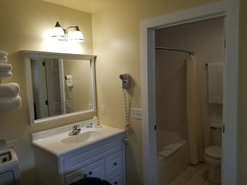 Double queen room bath