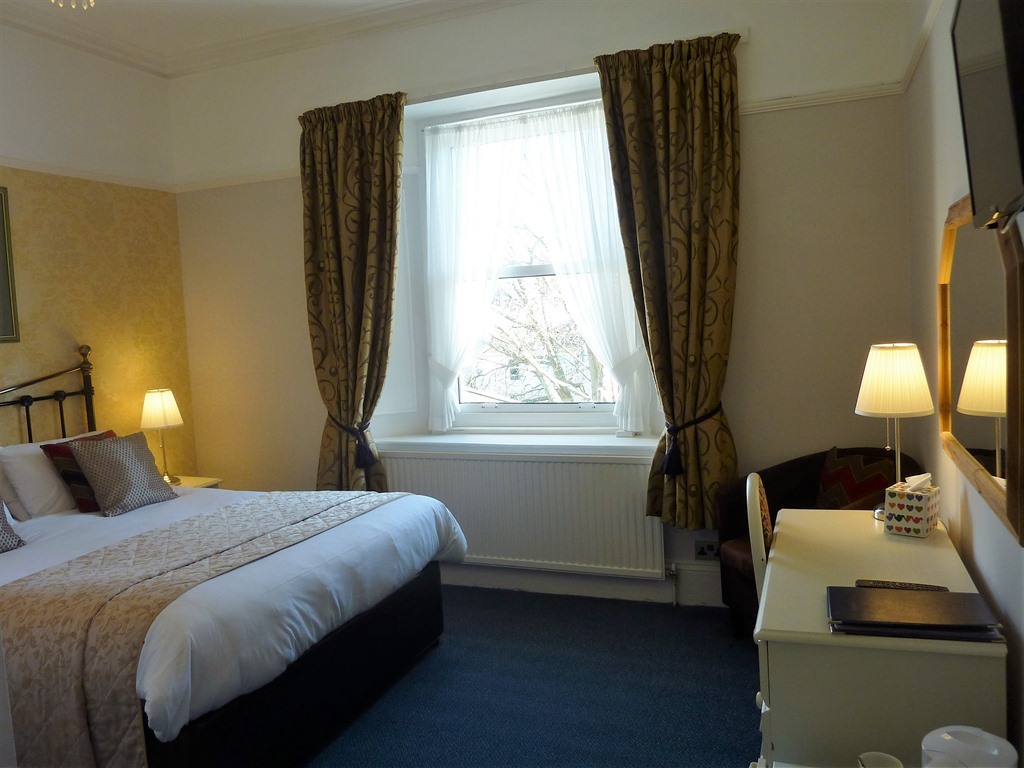 King-Superior-Ensuite with Bath-Street View-Room 3