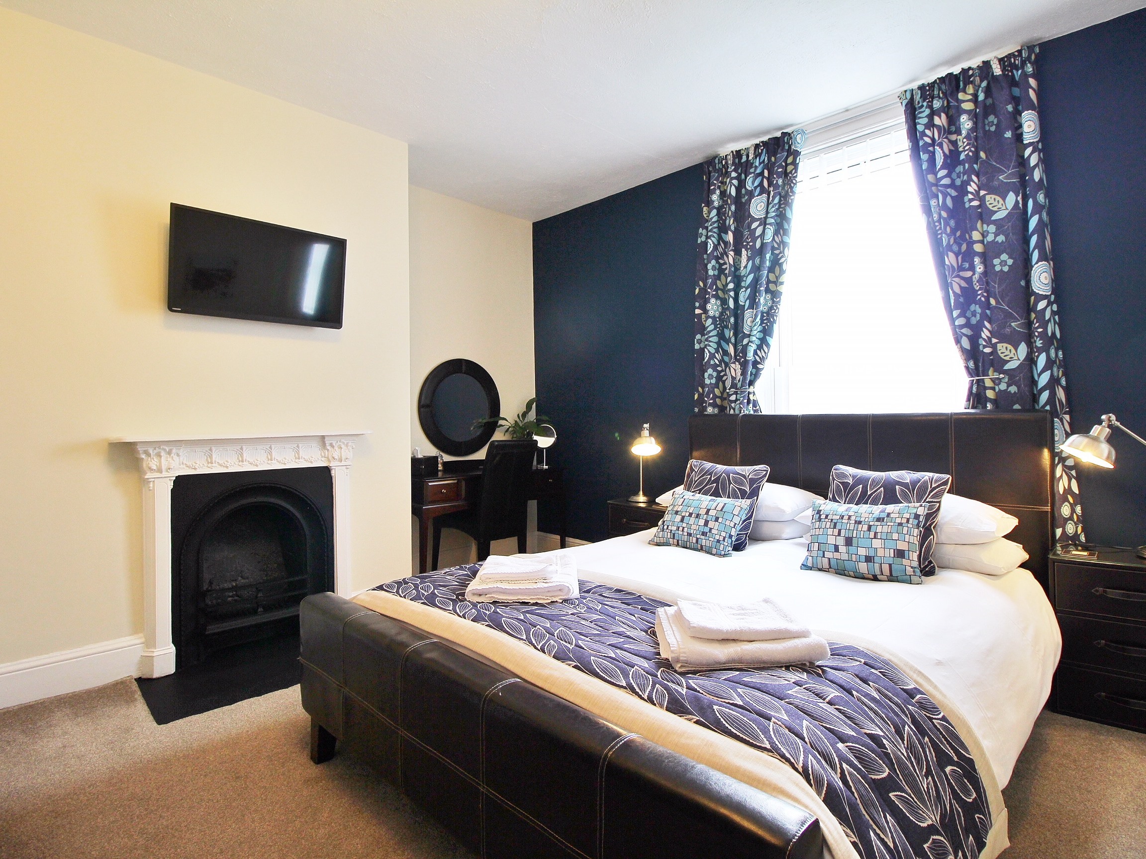 Family room-Ensuite with Shower- Room 3 - Direct Booking Rate
