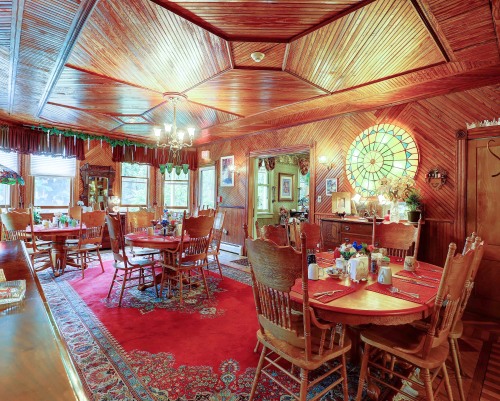 The breakfast room - where we offer an Gourmet cooked to order breakfast!