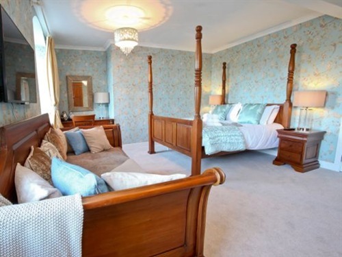 King-Luxury-Ensuite with Bath- Four poster