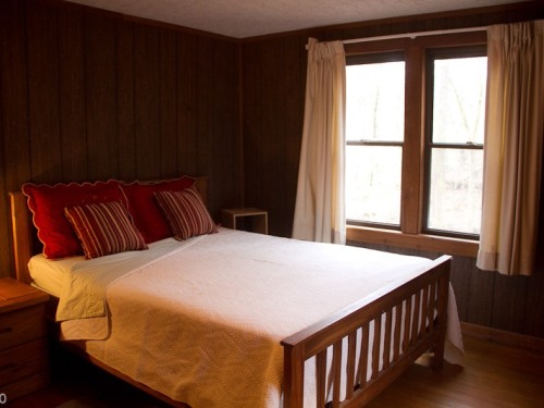 Cabin in the Glen Bedroom