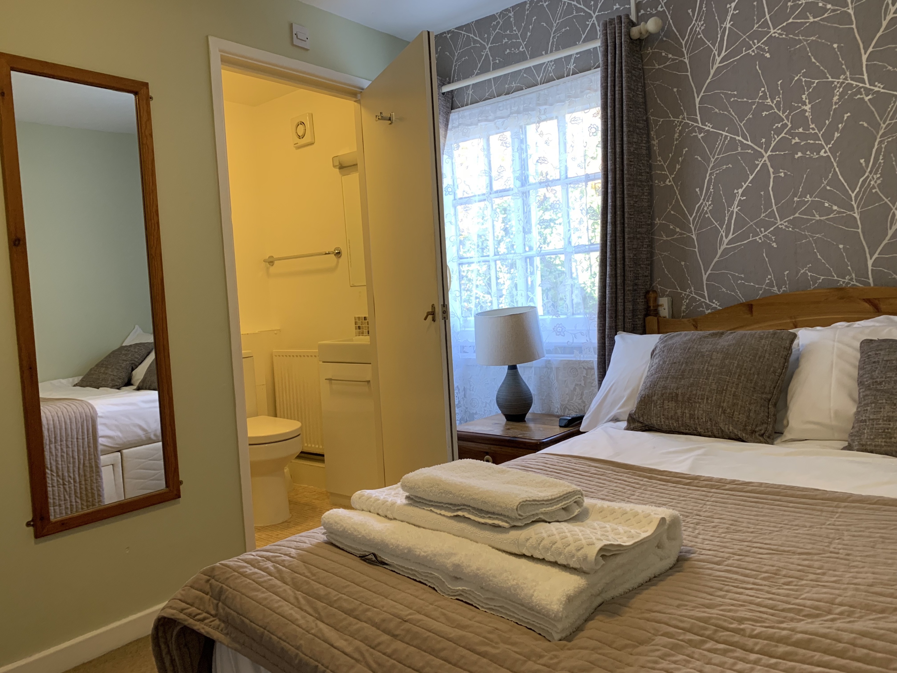Double room-Standard-Ensuite with Shower-Small Double - Base Rate