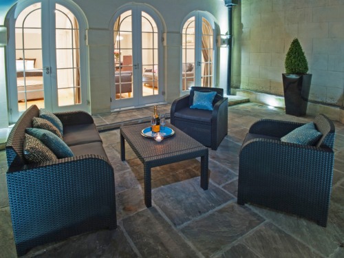 Crescent apartment: Patio