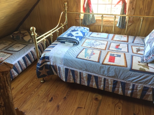 Texas Lone Star Log cabin has 2 twin beds in loft.