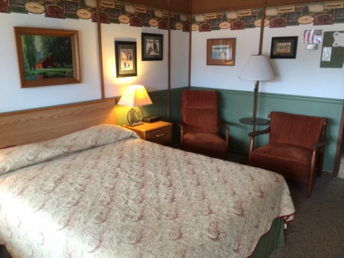 Room 5 w a Queen size bed, max 2 people