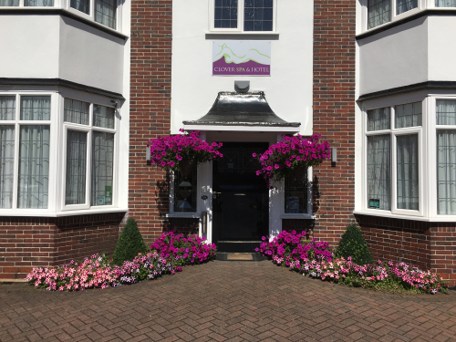 Clover Spa and Hotel - Front Entrance and car park for 6 cars