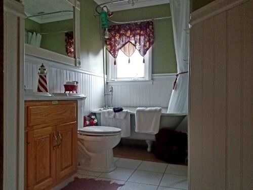 Harbor Suite Bathroom