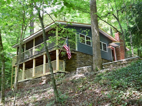 Waterfall Cottage 50 ft from Cane Creek
