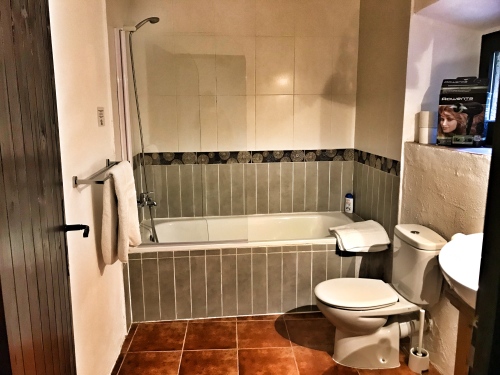 Val Ter bathroom with shower in bath. Hair dryer, soap, shampoo are included with the room.
