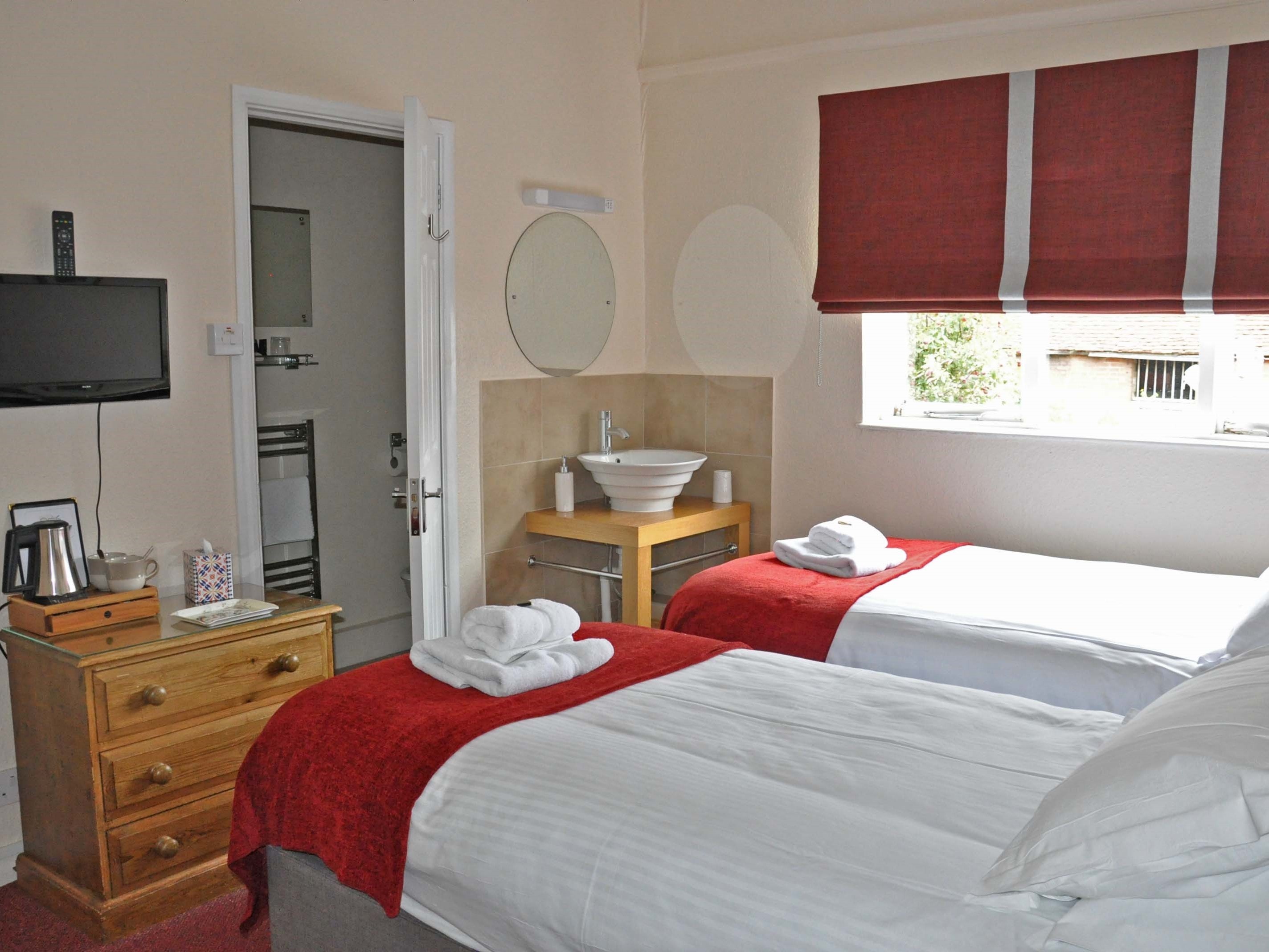 Twin room-Classic-Ensuite with Shower-Garden View-Room 3