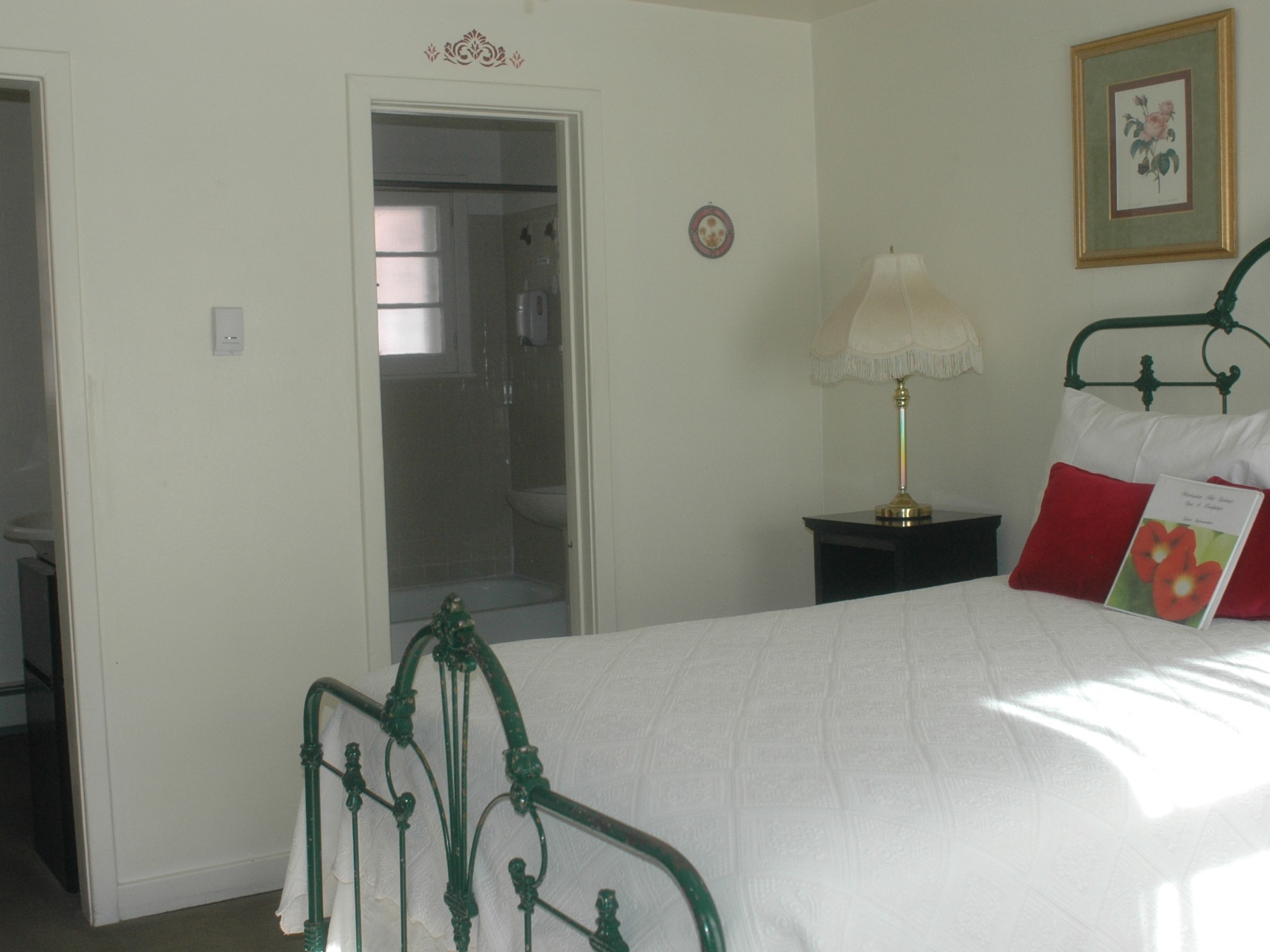 Double room-Private Bathroom-King-Courtyard view-Room 2 - Base Rate