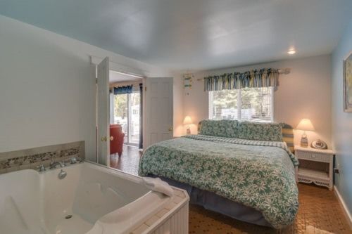 Galien Room Jetted Tub in Bedroom