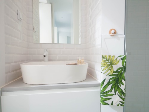 In the morning, at night, or at any moment of the day, a fresh and new bathroom is awaiting for you in your apartment.