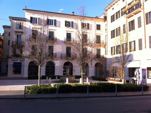 facciata del palazzo  e piazzetta Navona
