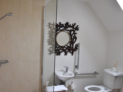 The English Wine Centre Berwick United Kingdom Toproomscom Red Room Bathroom
