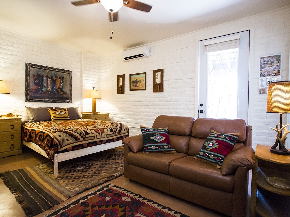 Double room-Ensuite-Standard-Mountain View-Roadside Inn Tejas Room - Base Rate