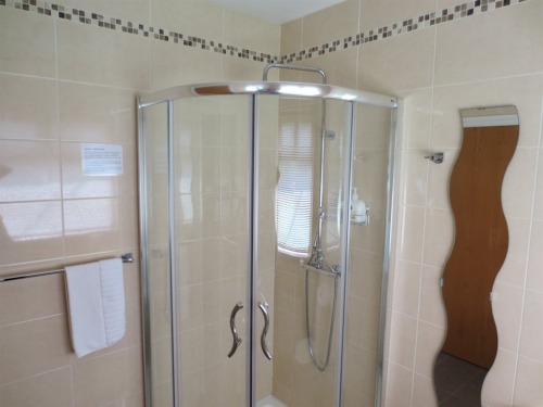 Bathroom No. 4 (ensuite)