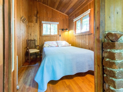 Montfair #2 Butternut Cottage bedroom