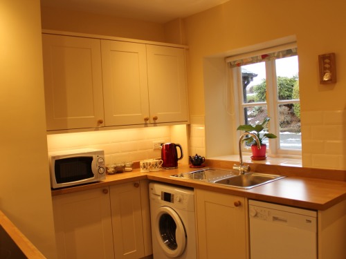 Fully equipped kitchen with washing machine, dishwasher and microwave