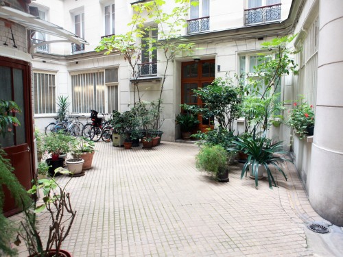Studio Marais Belle Epoque - Courtyard of building