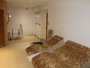 Sauna, Steam, Heated loungers, Cool plunge and showers