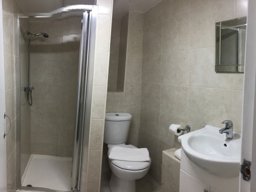 Triple room bathroom