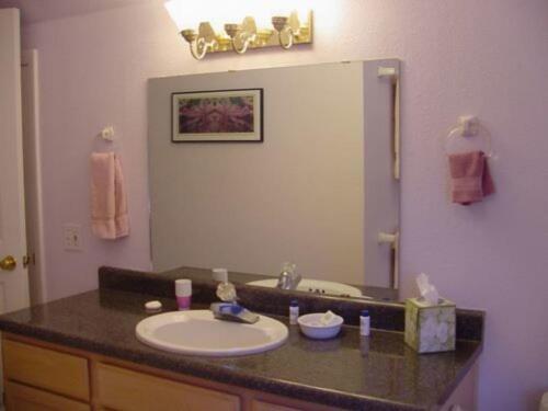 Blossom Room Bathroom