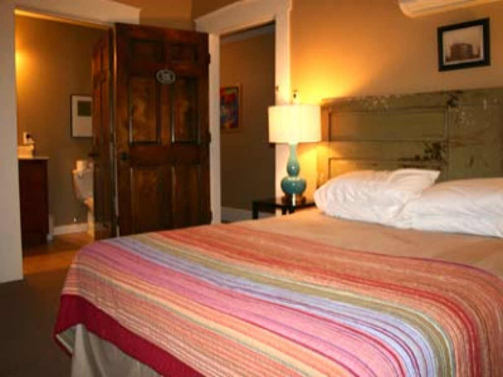 Queen-Ensuite-Queen Interior Guest Room - Base Rate