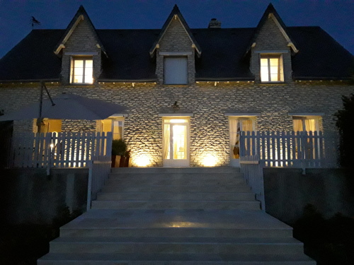 Le Clos Notre Dame by night