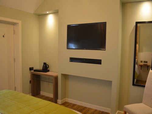Guest-room facilities include a smart HDTV with sound-bar, coffee and tea making tray, console table and hairdryer.