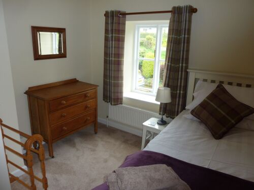 Single bedroom with comfy full size single bed