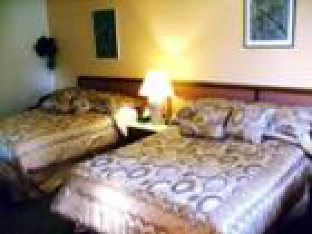 Quad room-Ensuite-Standard-Double Room 2 Beds - Base Rate