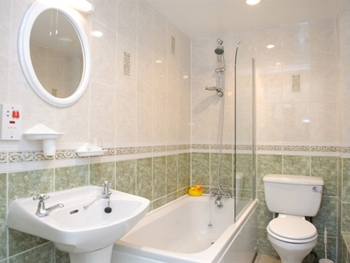 Example en-suite with Bath