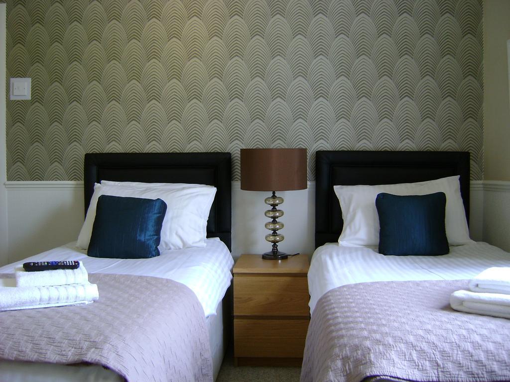 Twin-Ensuite Room Only