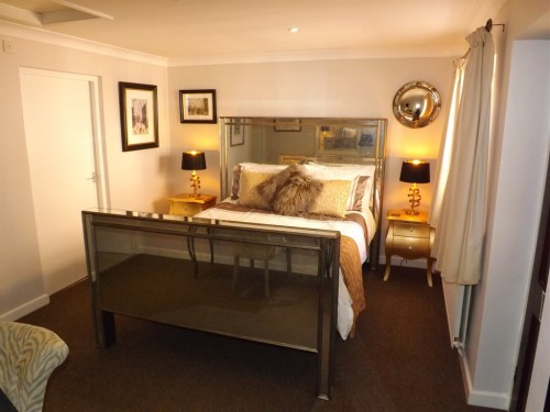 Cornflower Cottage 2 - Kingsize Bedroom with Dressing Room and En-suite