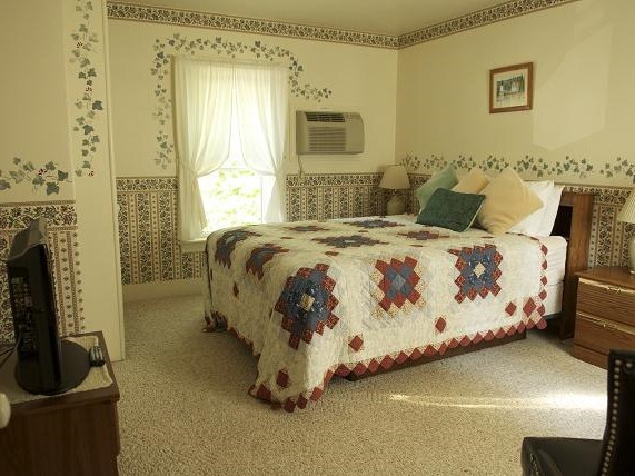 Quad room-Ensuite-Standard-#5B Family Retreat