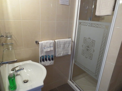 Bathroom No. 2 (ensuite)