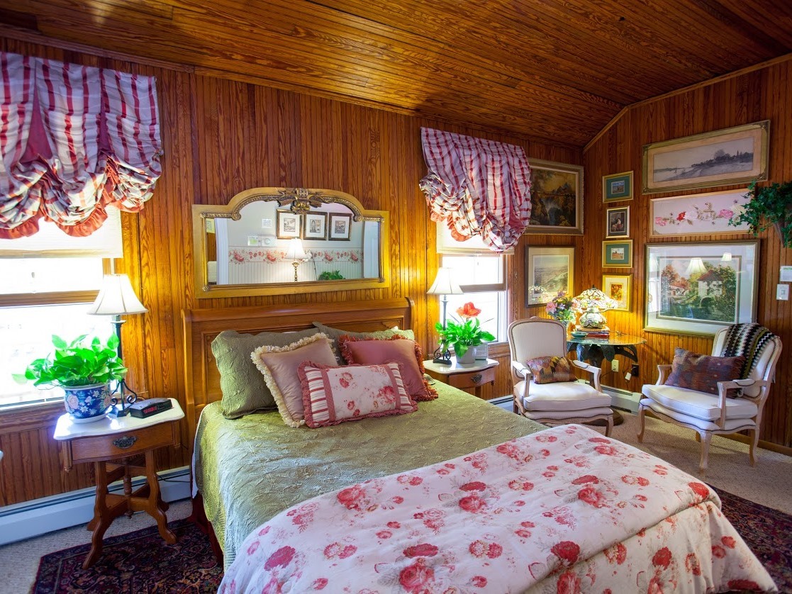 Double room-Standard-Ensuite with Shower-Garden View-Rose - Base Rate