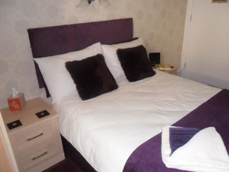 Double room-Ensuite-Small - Base Rate