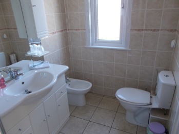 Bagno - Crinnis - en-suite with bidet.