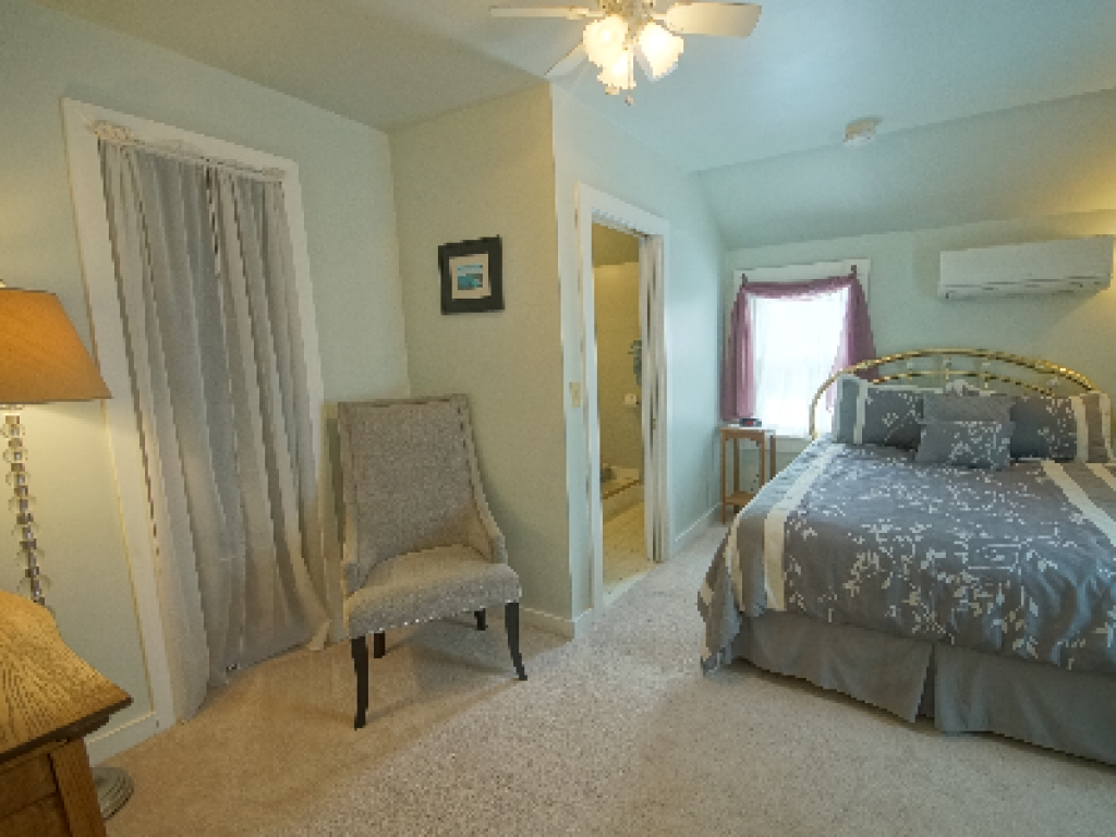 Queen-Ensuite with Shower-Deluxe-Woodland view-Pine Island Room #4 - Base Rate