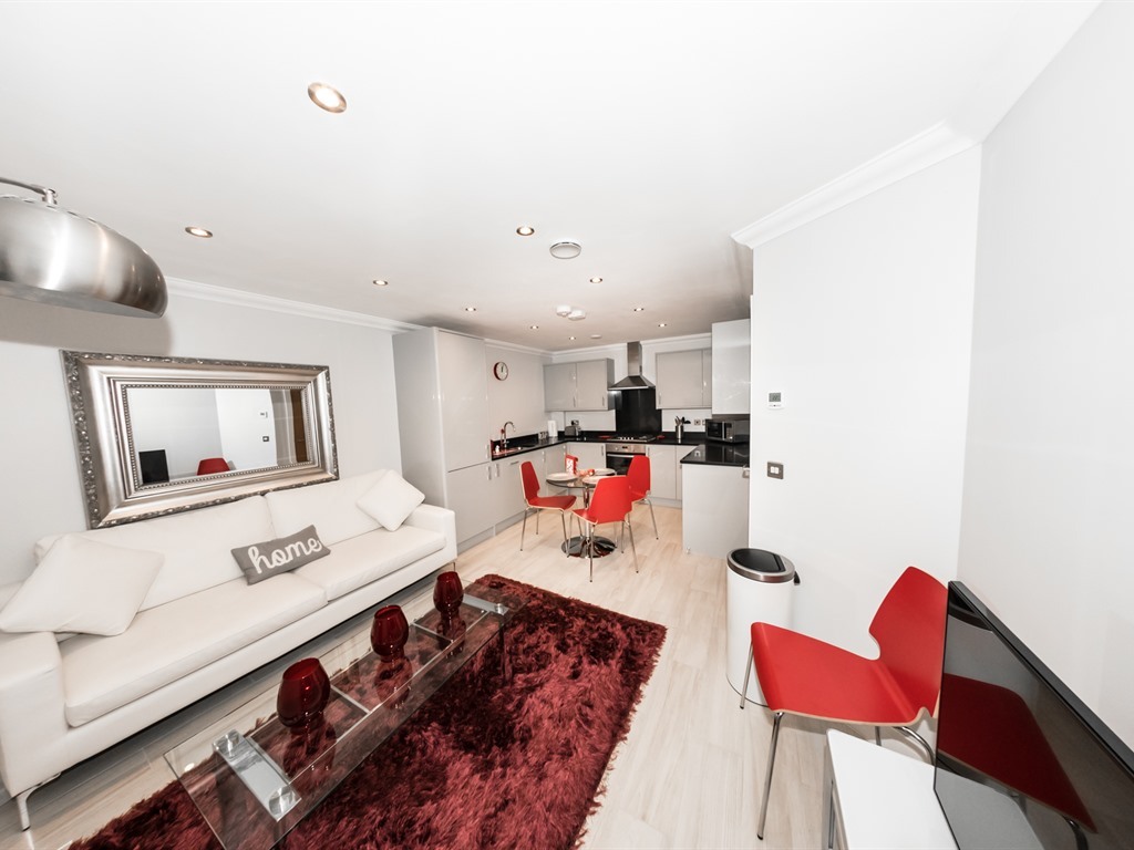 Modern Penthouse in Reading Town Centre- KSA