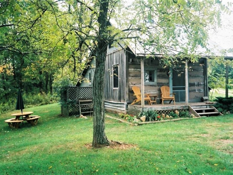 Writer's Retreat-Log Cabin-Private Bathroom-Romantic-Countryside view.
