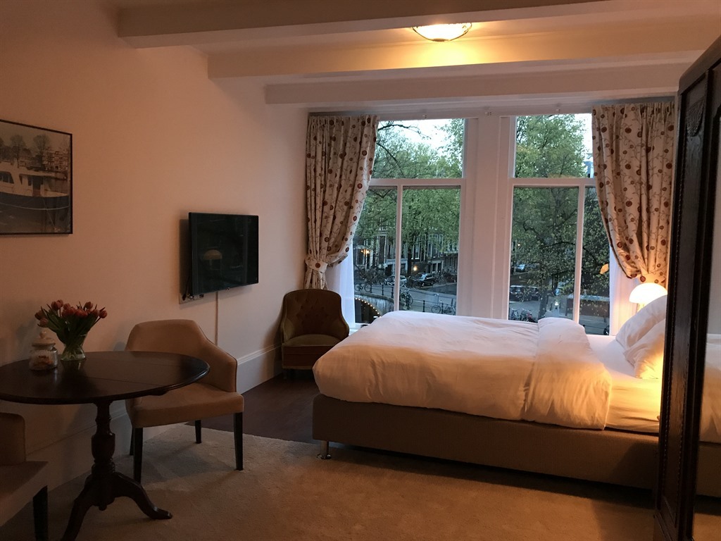 Junior Suite-Ensuite with Bath-Canal View - Base Rate