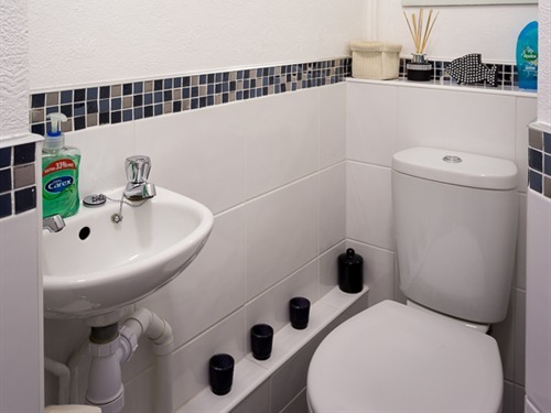 Room 4 Bathroom