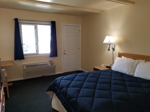 Queen room